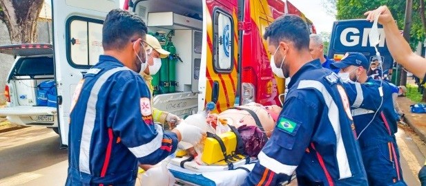 Motorista invade preferencial e atinge motociclista em Maringá