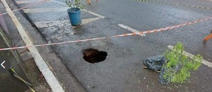 Buraco se abre em movimentada avenida de Maringá e parte da via é interditada