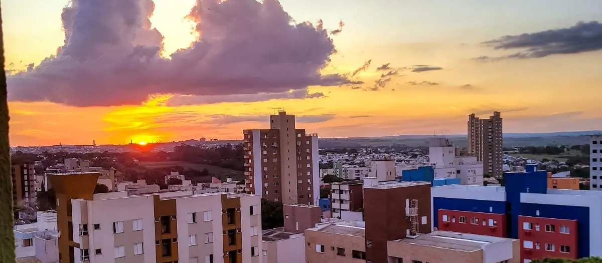 Frente fria avança e pode mudar o tempo no Paraná; Maringá tem segunda-feira quente e ensolarada