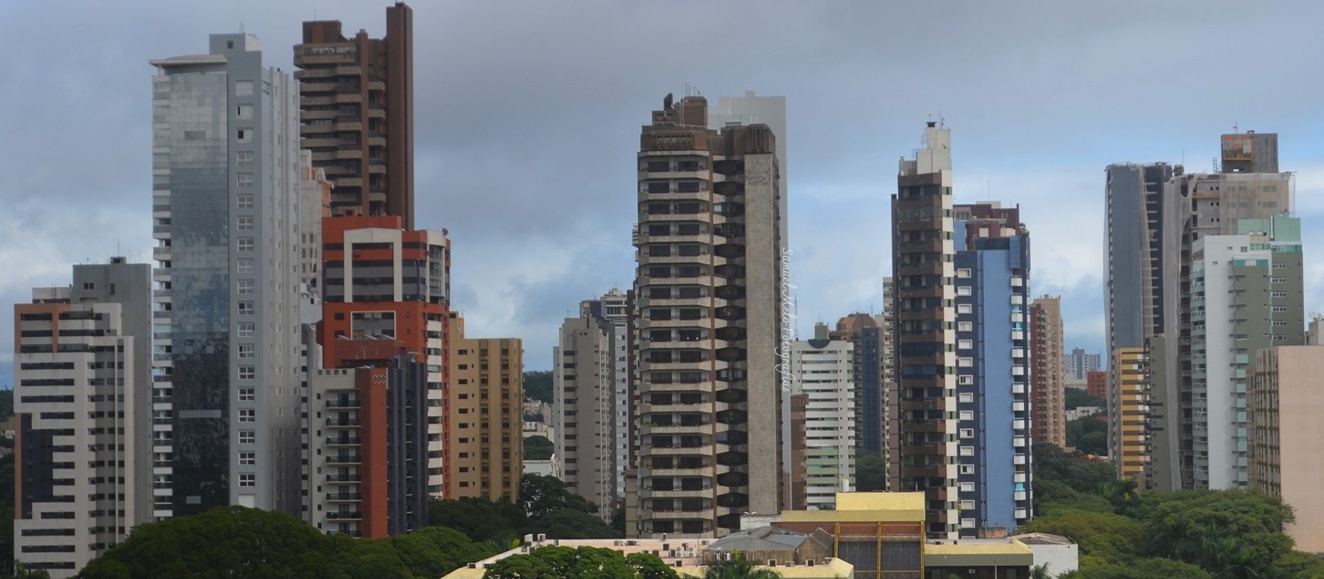 Tempo segue parcialmente nublado nesta quarta-feira (1º), com pancadas de chuva ao longo do dia