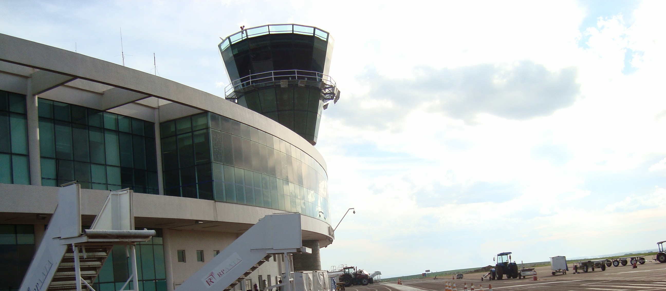 Licitação para contratar serviços de engenharia para aeroporto de Maringá é adiada