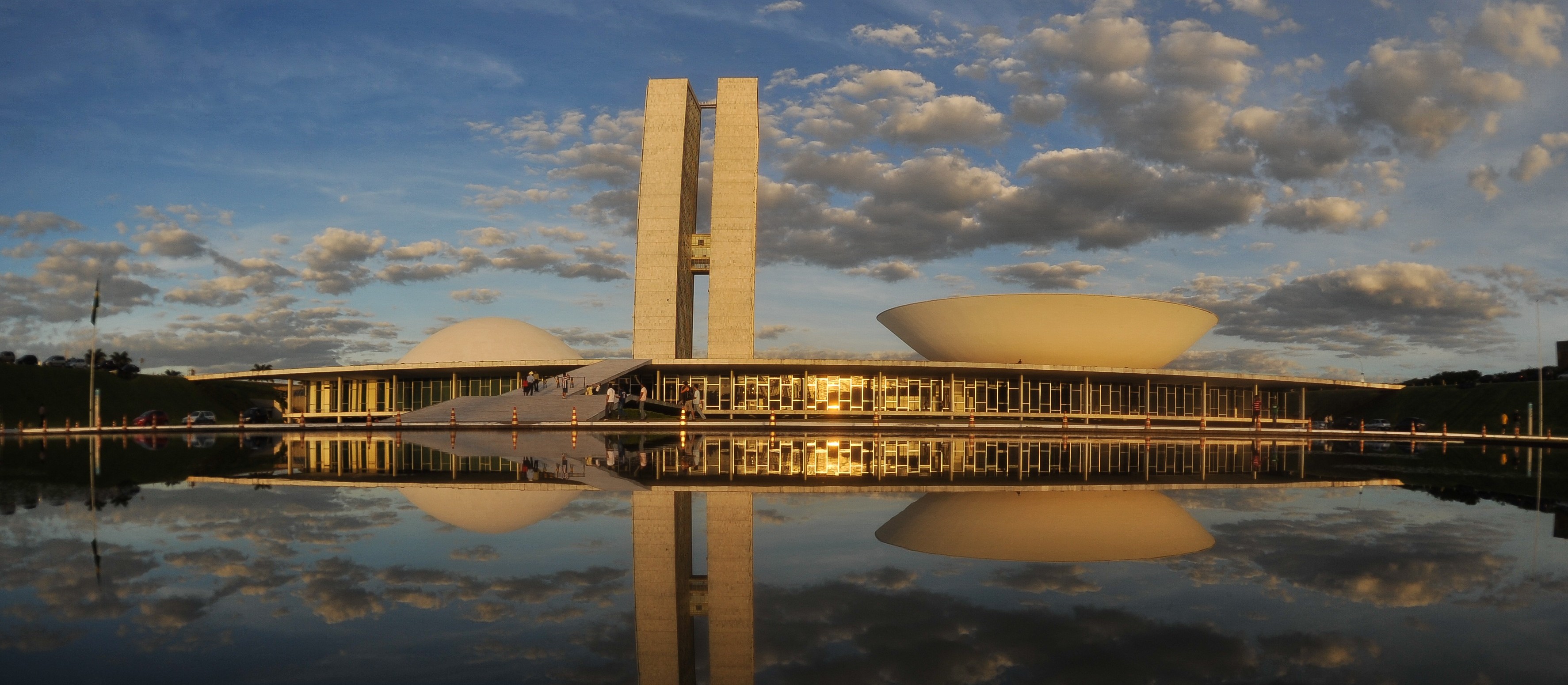 Mudanças na distribuição de sobras eleitorais pretende reduzir número de partidos políticos