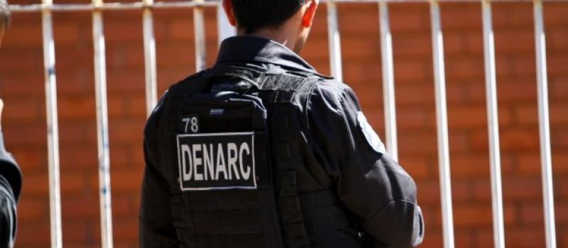 Denarc prende três adultos e apreende um adolescente