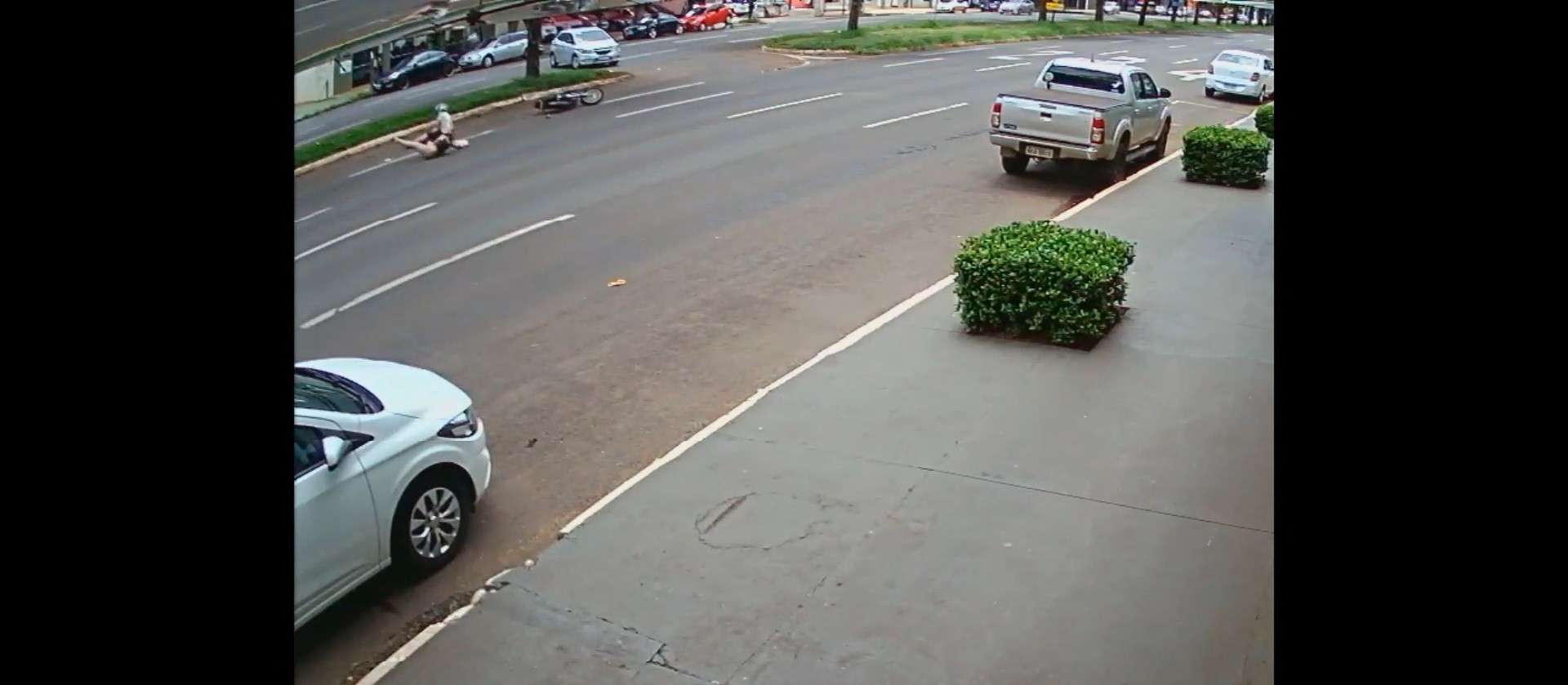 Conversão irregular na Avenida Colombo provoca acidente