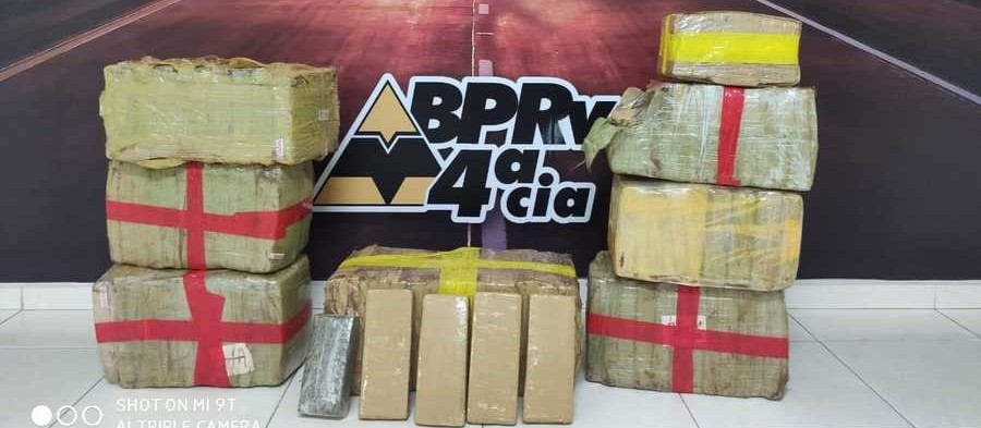 PRE apreende 156 kg de maconha na PR-323