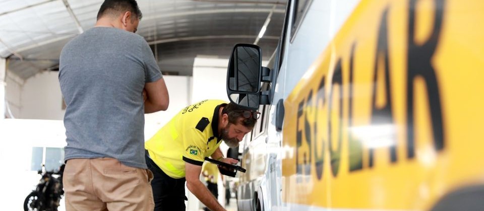 Veículos que transportam estudantes em Maringá passam por vistoria