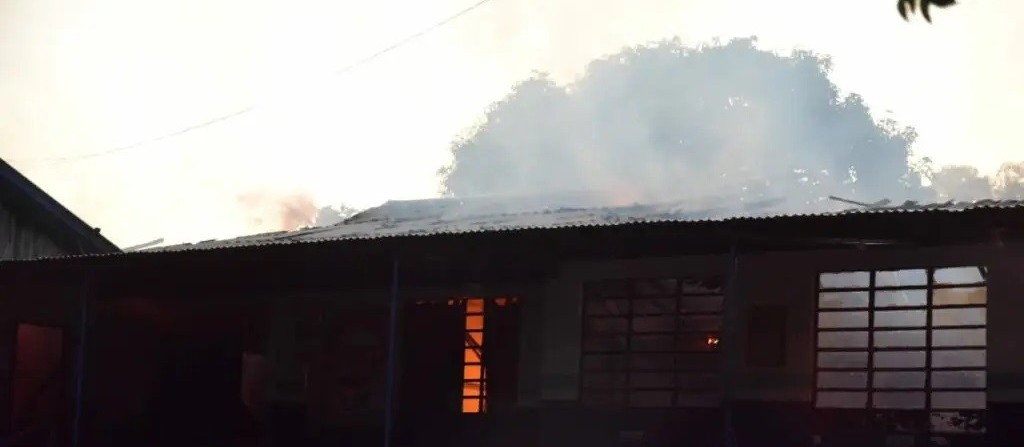 Incêndio atinge escola municipal em Cruzeiro do Oeste