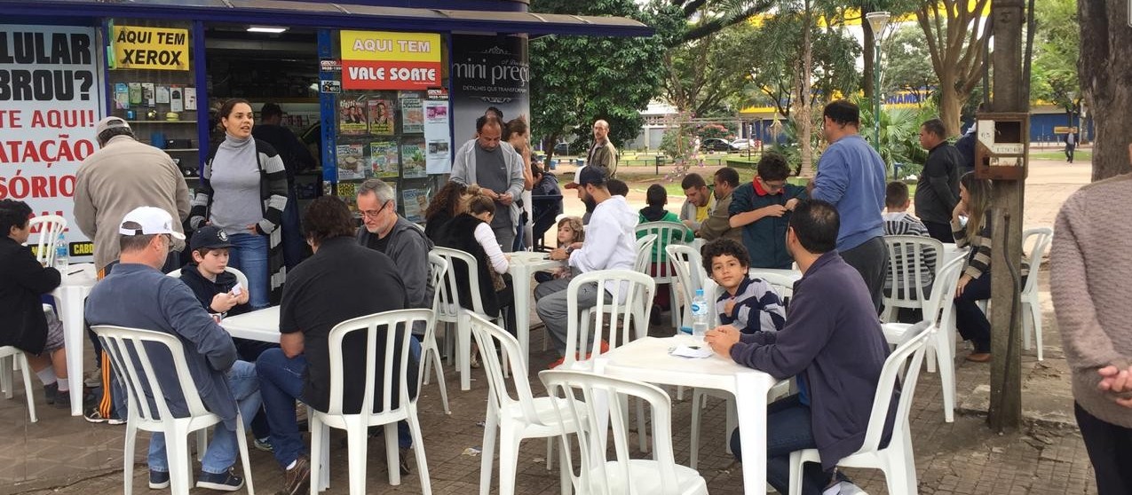 Domingo é dia de trocar figurinhas