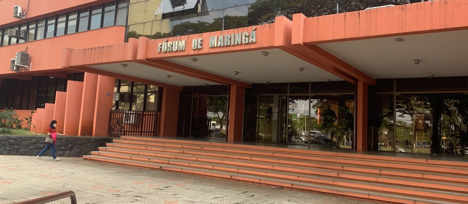 Acusados de matar um homem na Avenida Paranavaí, em Maringá, são julgados