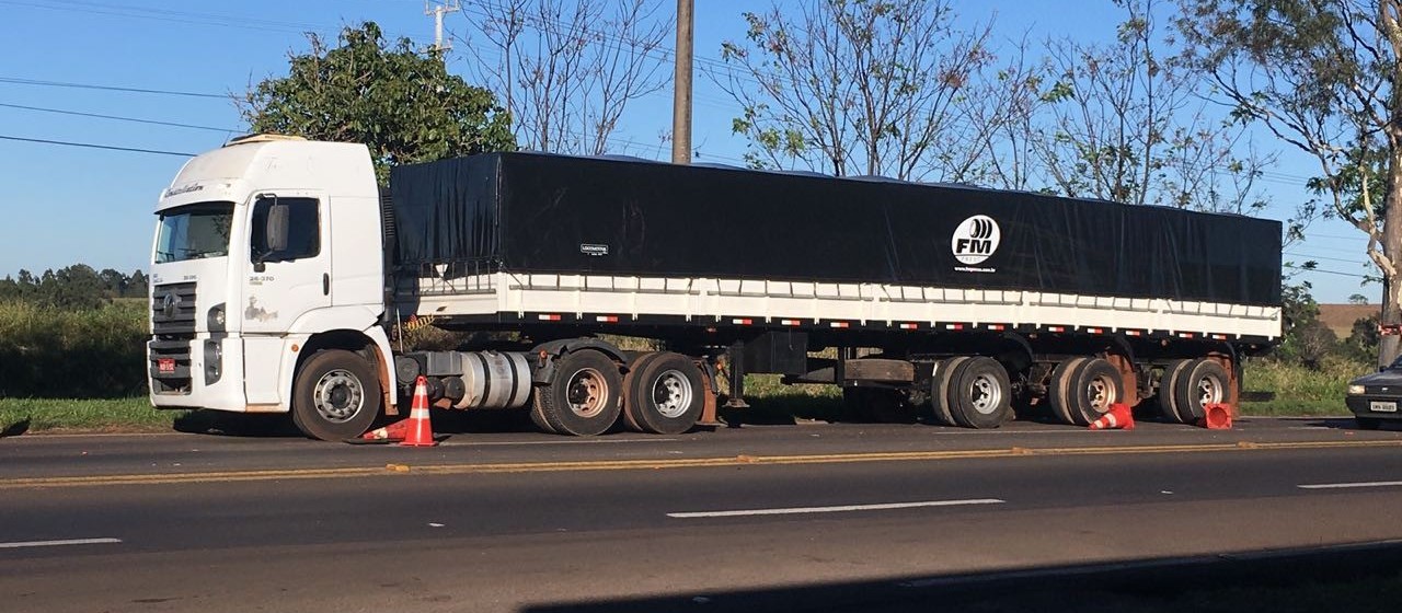 Polícia Federal apreende carreta com 900 caixas de cigarro