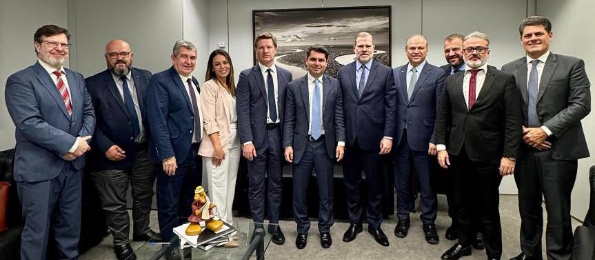 Comitiva em prol das Apaes ganha apoio do deputado Ricardo Barros