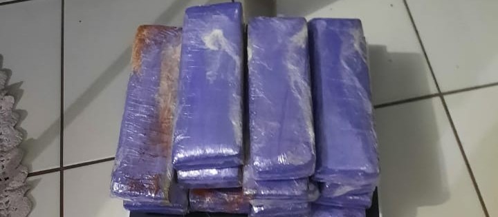 Jovem é preso transportando 14,9 kg de maconha em ônibus na PR-323