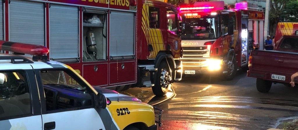 Mulher morre carbonizada durante incêndio em residência