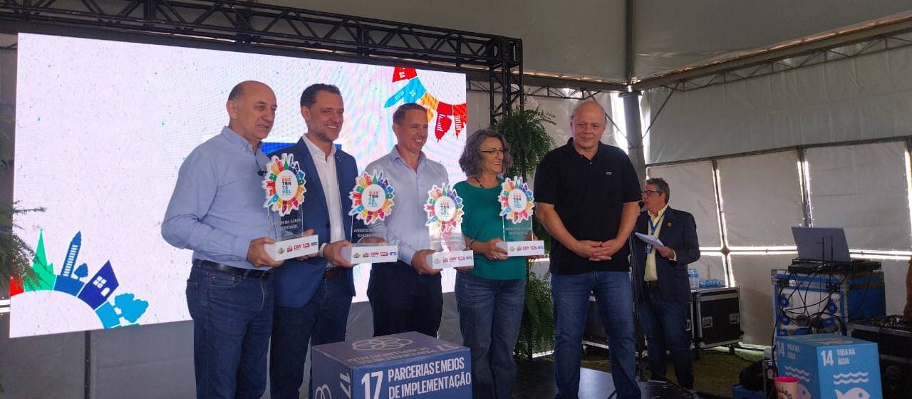 GMC entrega troféu Amigos da Arena Sustentável