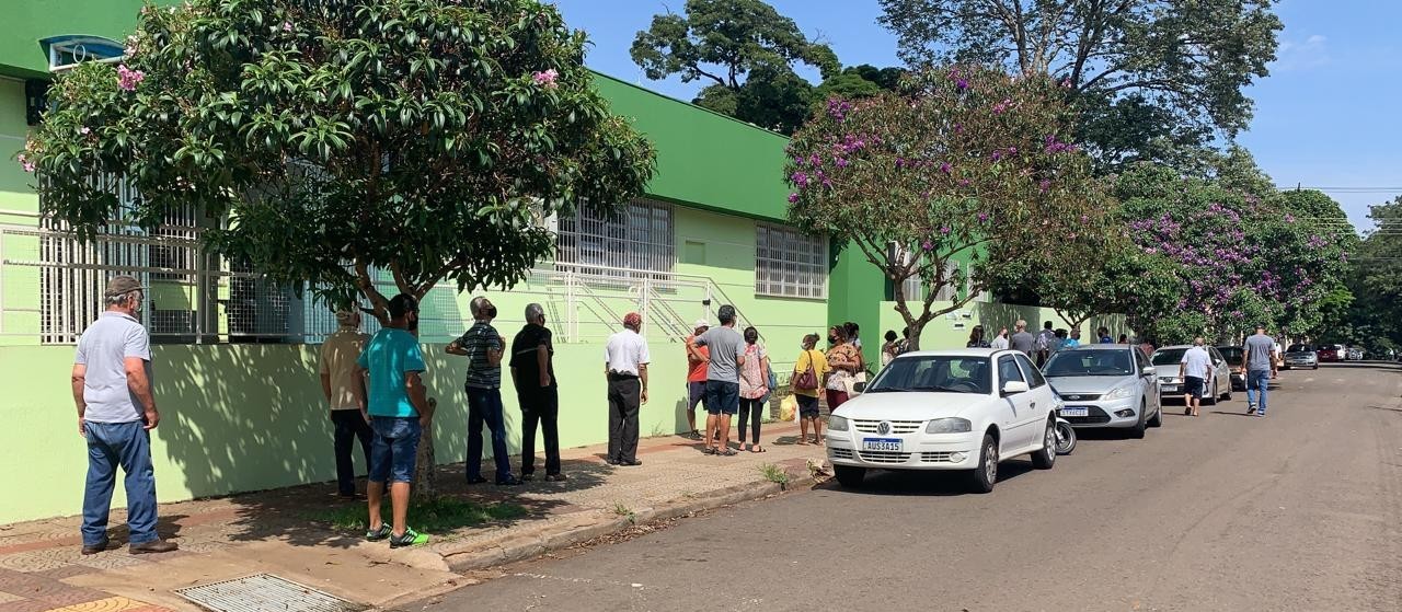 Com exceção do drive-thru, vacinação é rápida em Maringá