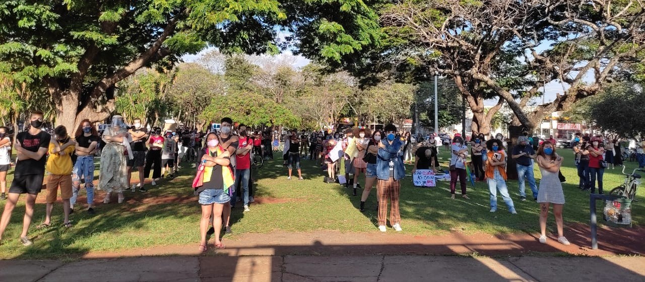 Dia Internacional do Orgulho LGBTI é marcado por manifestação em Maringá