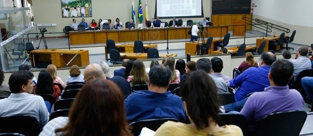 Maringá fecha ano acima do limite de alerta nas despesas com pessoal