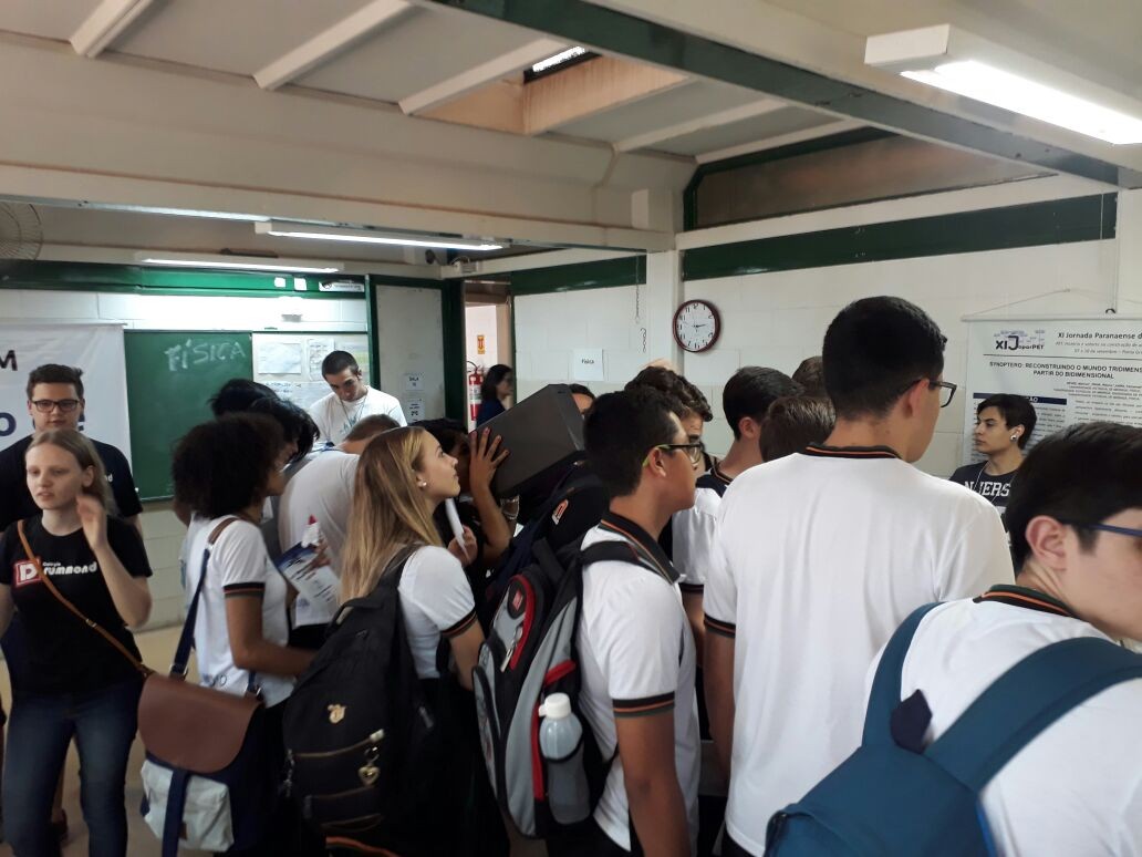 Mostra de Profissões da UEM auxilia estudantes em busca de informações sobre cursos