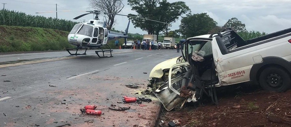  Batida entre carros deixa quatro feridos na PR-323, em Doutor Camargo