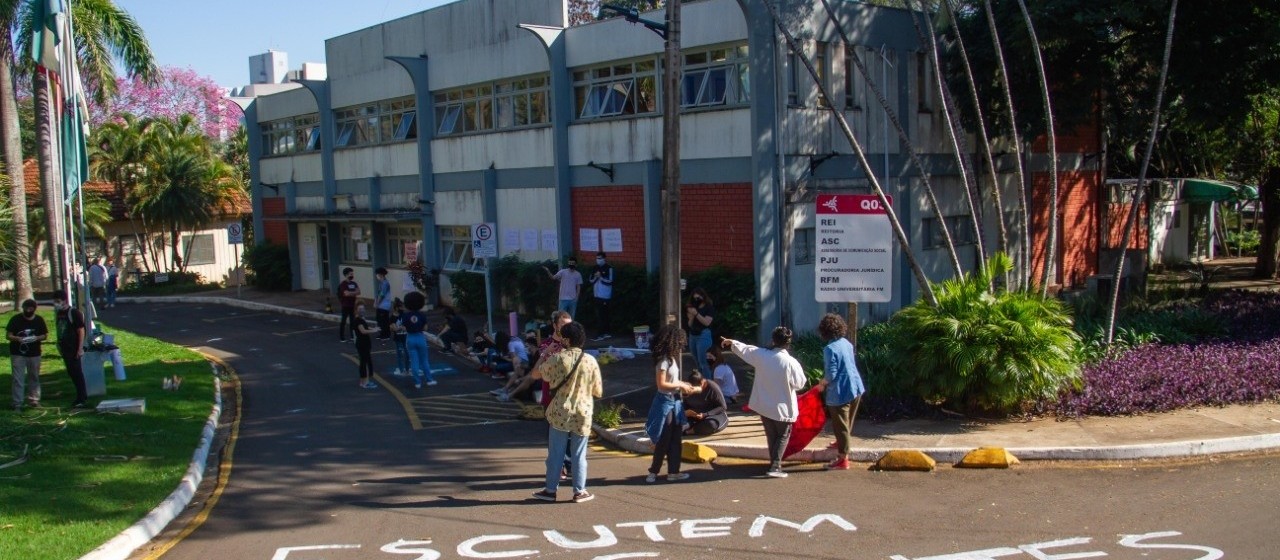 Grupo de professores e alunos da UEM se mobilizam contra o ensino remoto