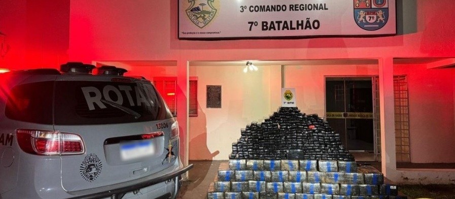 Rotam apreende quase uma tonelada de maconha em Cruzeiro do Oeste