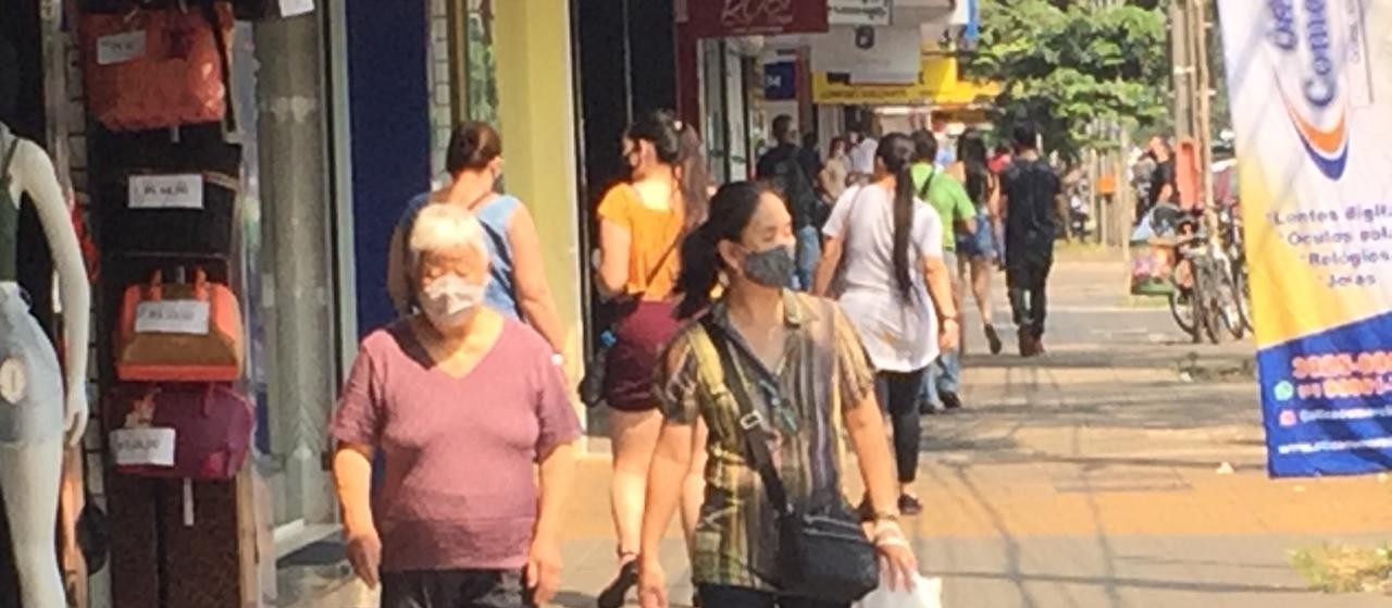 Primeiro sábado de lojas de rua abertas das 9h às 13h está sendo movimentado