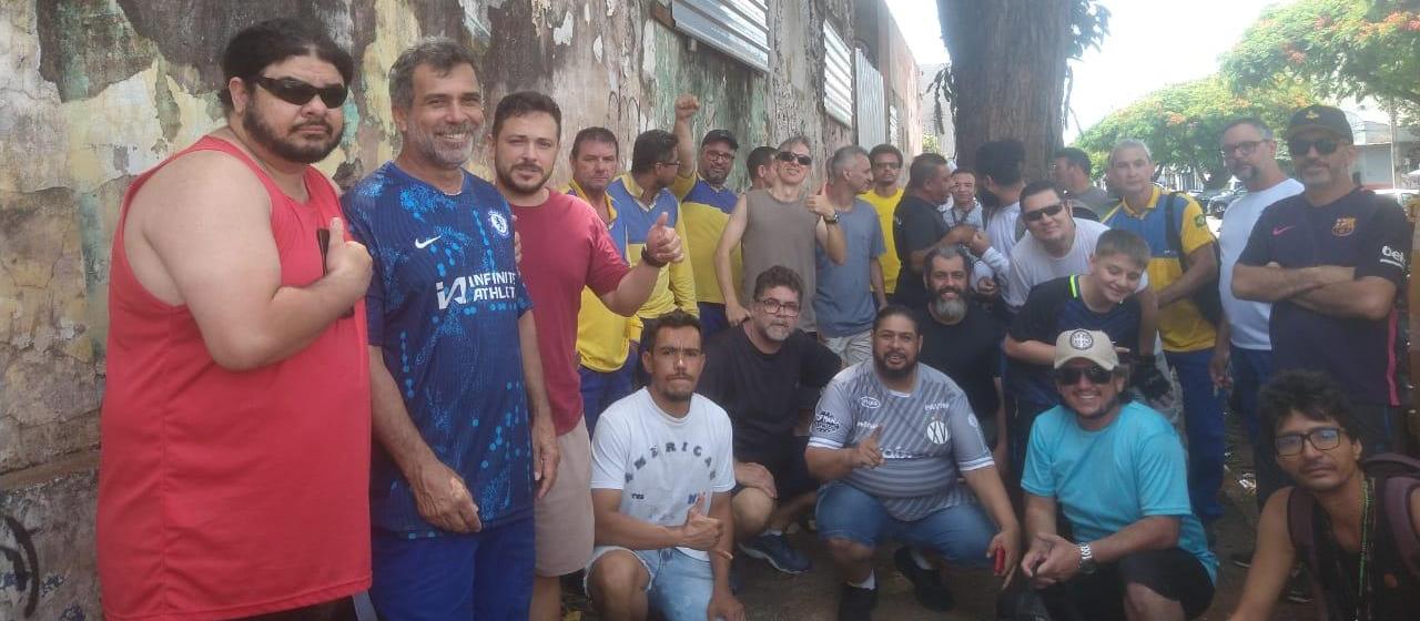 Carteiros realizam assembleia para avaliar proposta dos Correios
