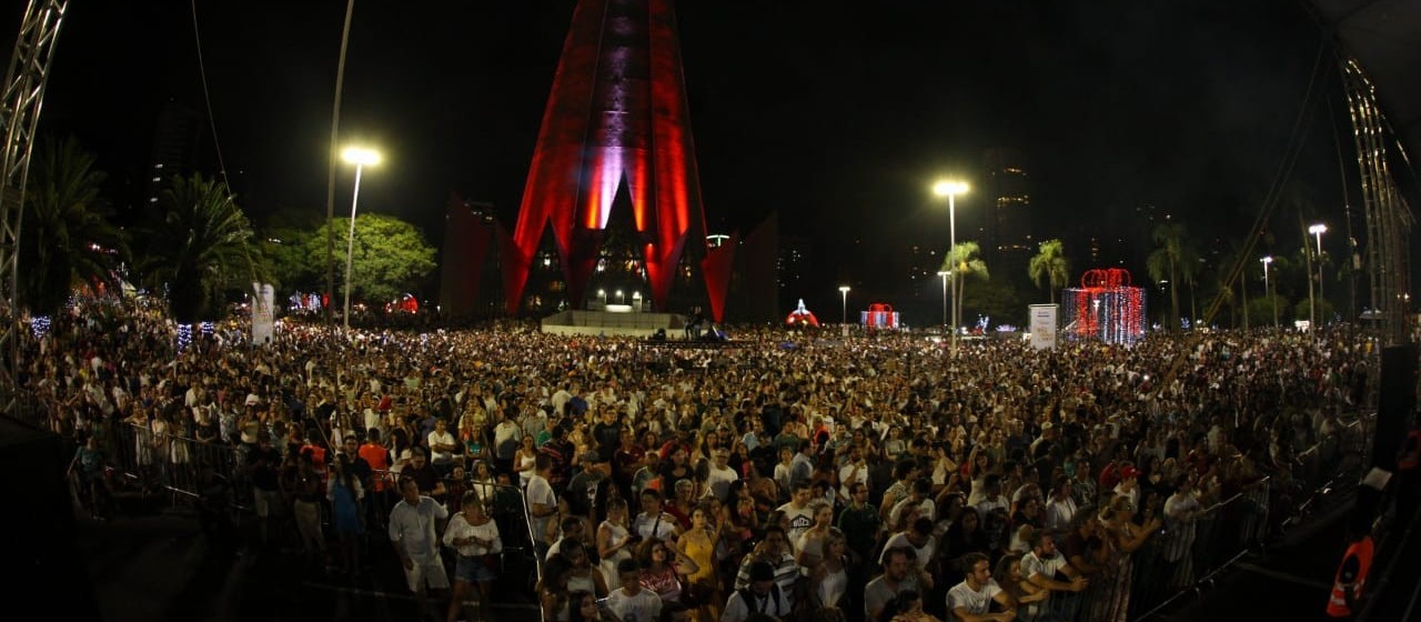 50 mil pessoas prestigiam o Show da Virada em Maringá