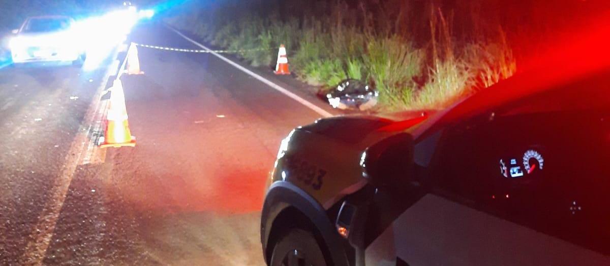 Motocicleta cai em canaleta e motociclista morre na PR-218
