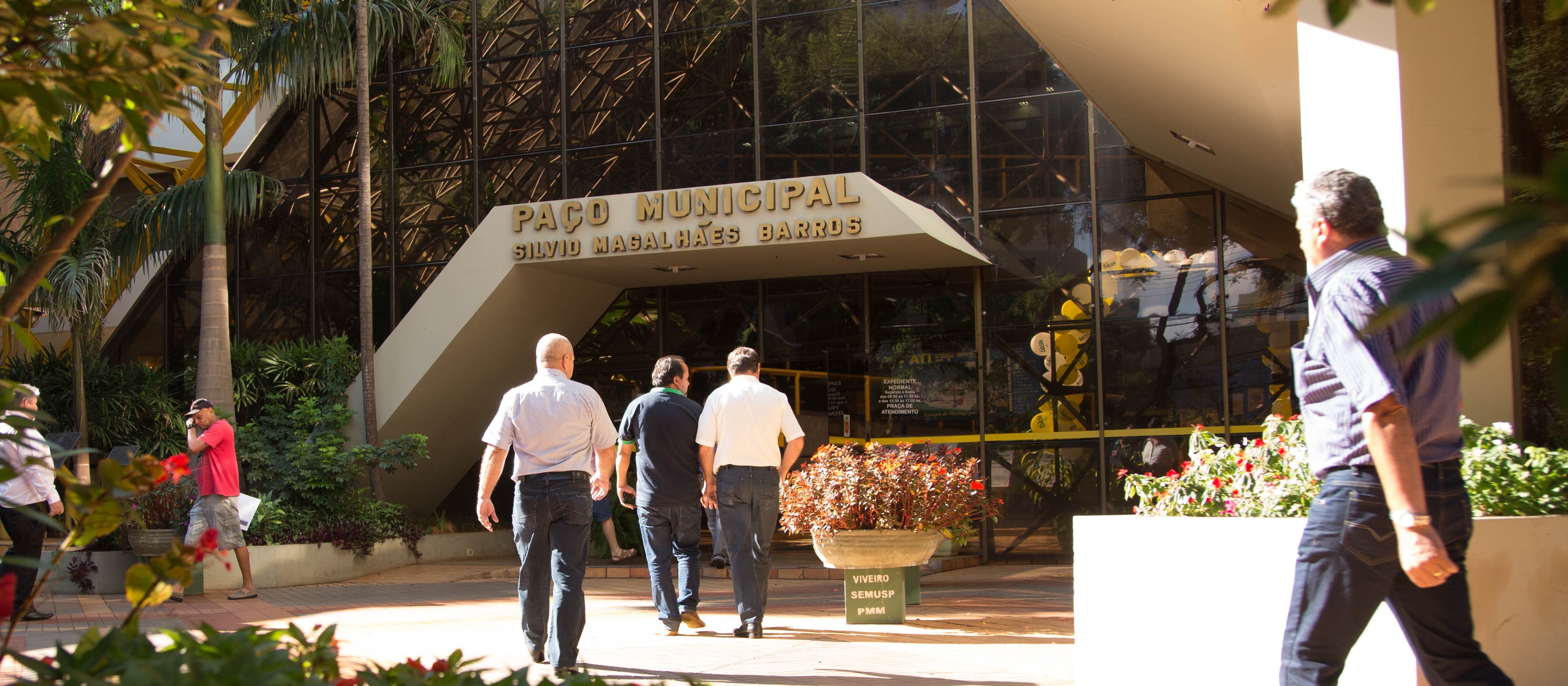 Secretarias de Serviços Públicos e Saúde lideram gastos com horas-extras em Maringá