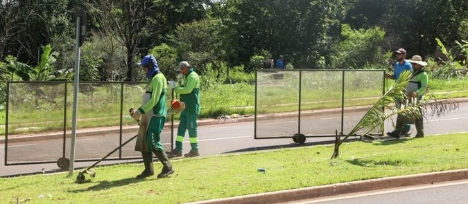 Cinco empresas são habilitadas em licitação das roçadas em Maringá