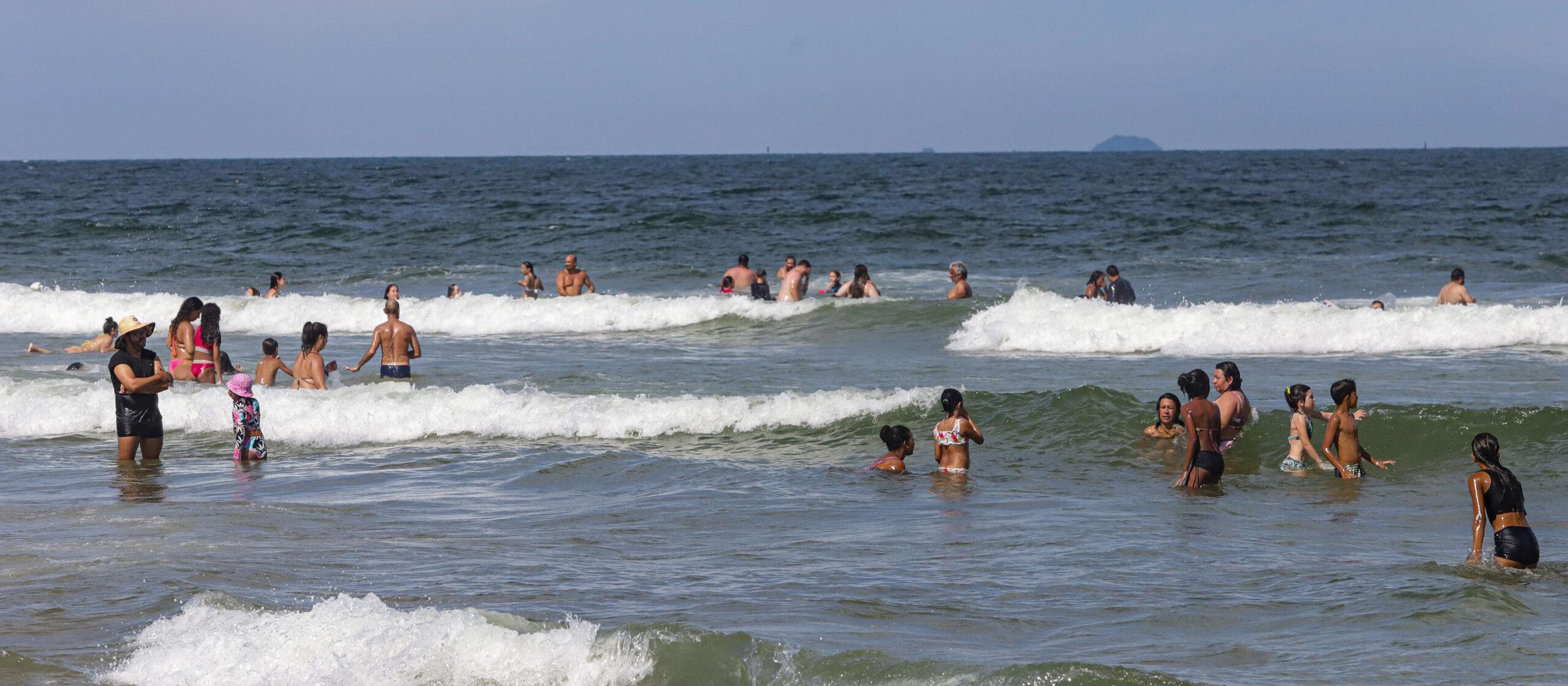 No mar, o perigo são as correntes de retorno
