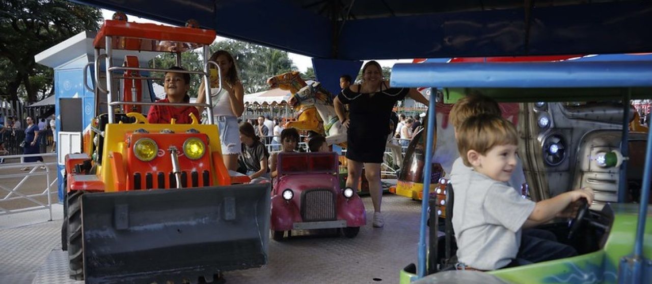 Expoingá terá parque de diversões de graça para PCDs e pessoas com TEA