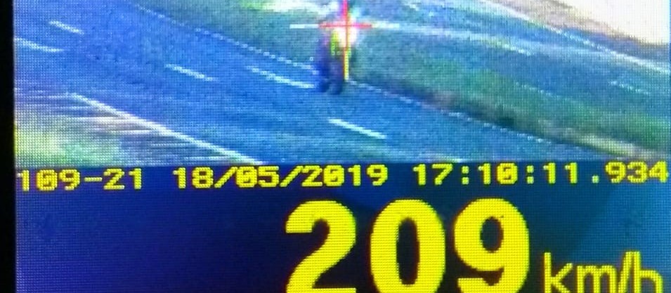 Motociclista flagrado na PR-317 a 209 km/h terá a CNH suspensa