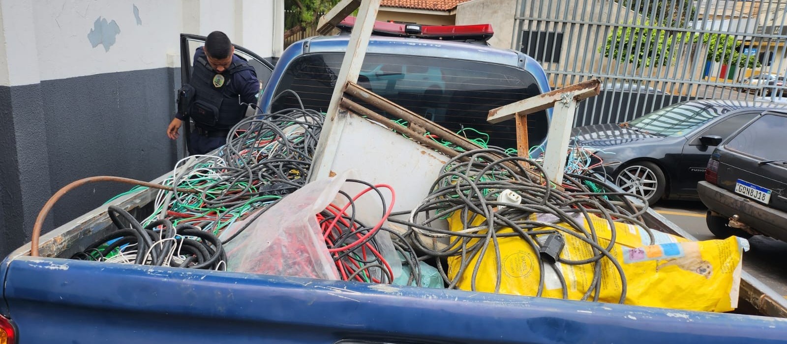 Polícia Civil apreende uma tonelada de fios de cobre que podem ter sido furtados