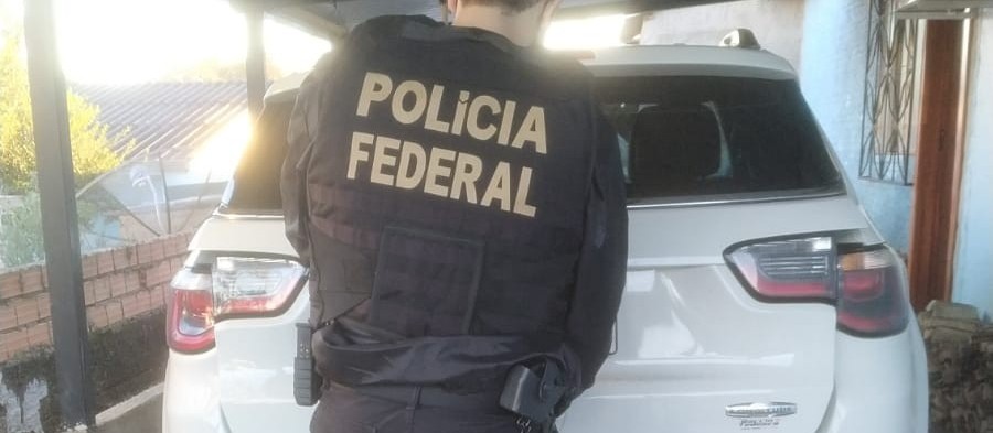 PF apreende veículos e bens de organização criminosa