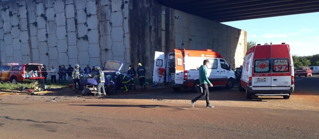 Três pessoas ficam feridas em acidente numa marginal do Contorno Norte