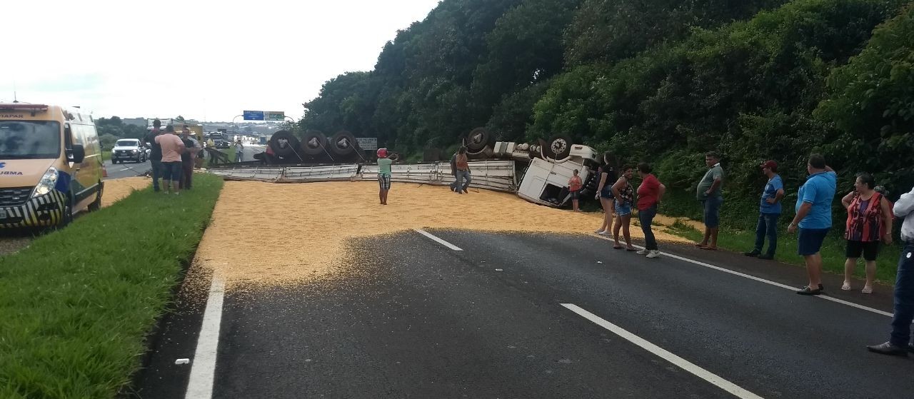 Todas as faixas da BR-376 sentido Mandaguari a Marialva ficaram interditadas