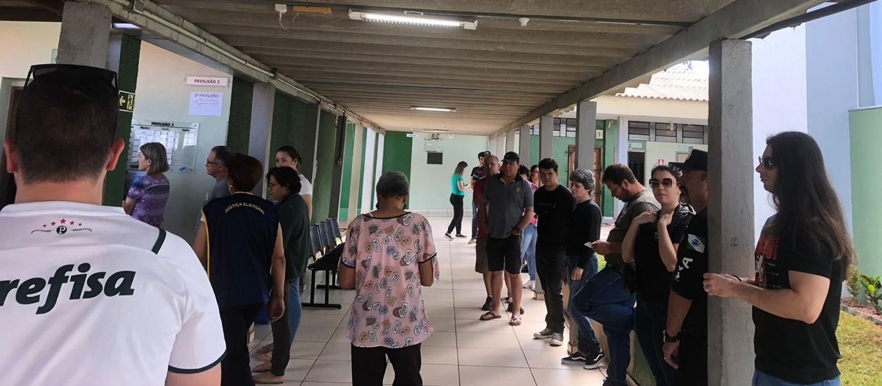 Apesar do intenso movimento nos locais de votação, eleição em Campo Mourão está bastante tranquila