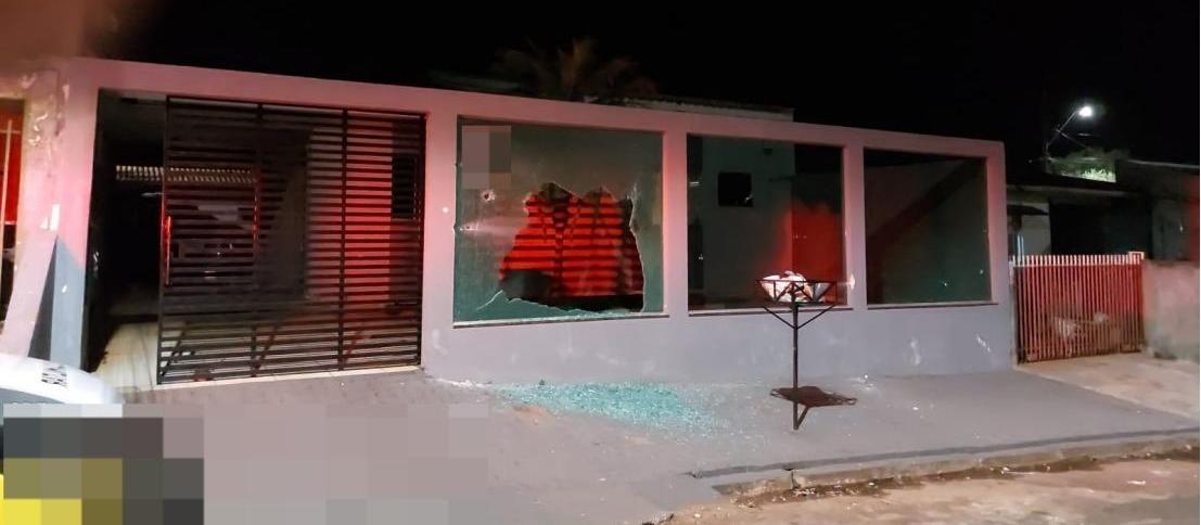Mulher é presa três meses depois de tentar matar homem por pensão alimentícia