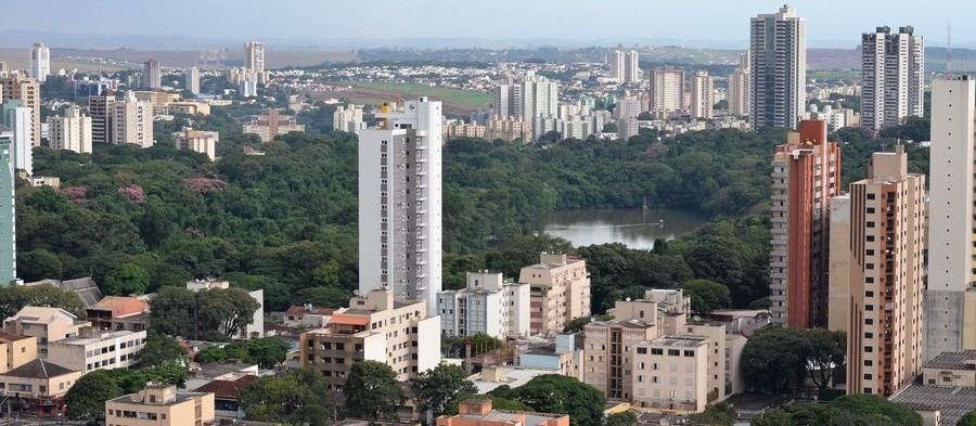 Confira o que abre e o que fecha na véspera e no feriado de Natal em Maringá