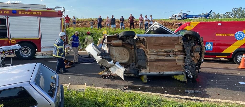 Motorista é intubado após acidente na BR-376, em Maringá; mãe e filho também se feriram