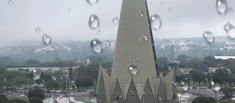 Verão começa com previsão de chuva em Maringá