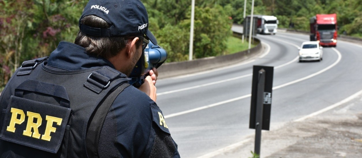 PRF orienta motoristas na volta para casa após feriadão