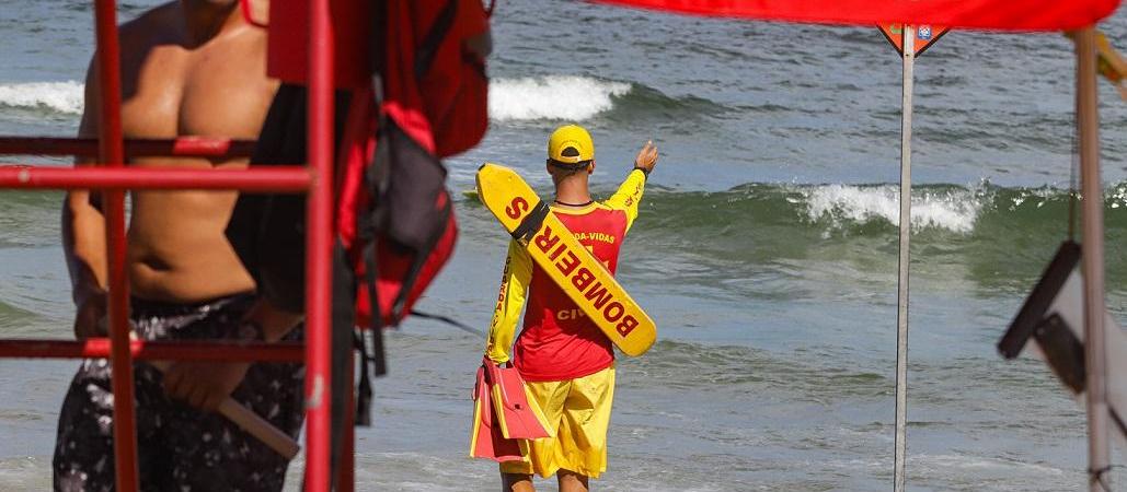 Bombeiros orientam sobre prevenção de afogamento nas prainhas do noroeste