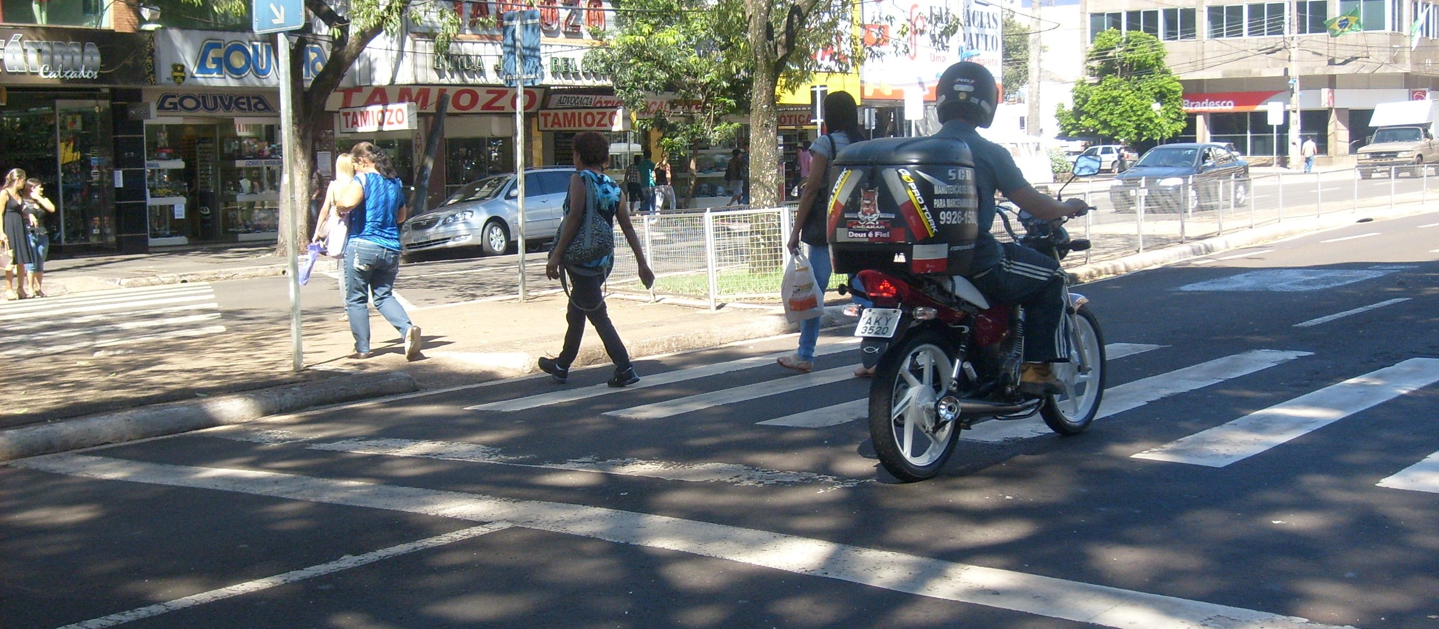 Motociclistas são alvo de campanha