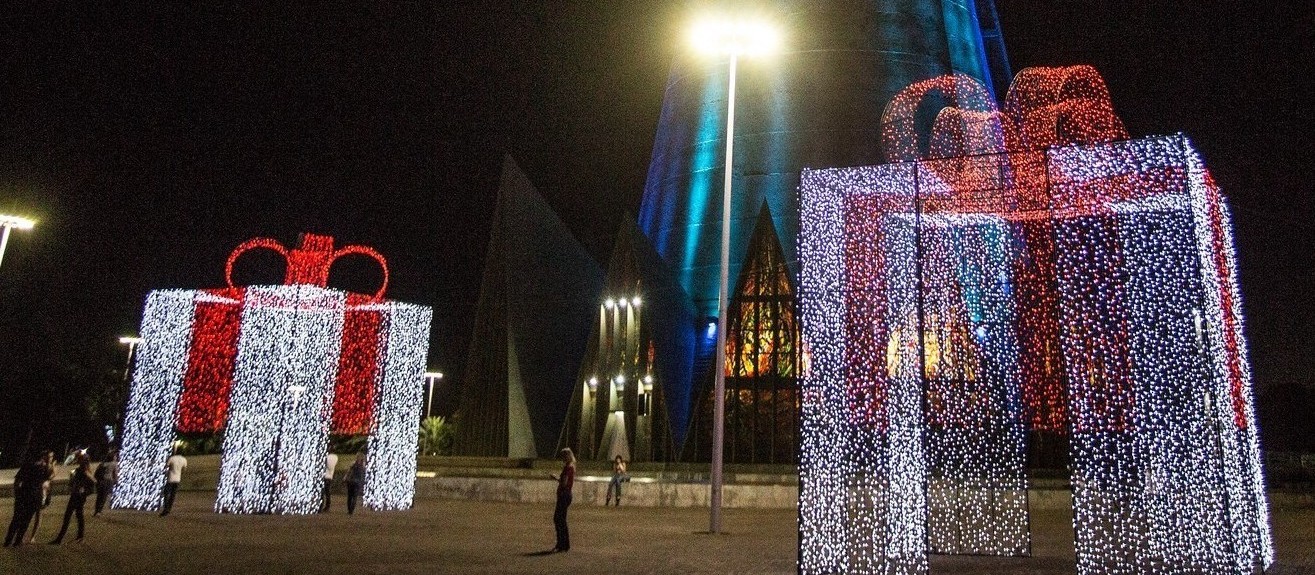 Decoração de Natal é alvo de vândalos em Maringá