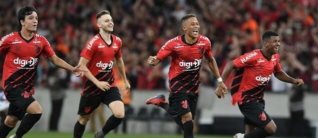 Nos pênaltis, Athletico vence Toledo e leva o Paranaense 2019