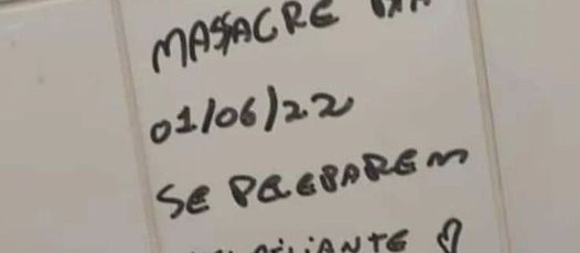 Escola revista alunos após recado de "massacre" em banheiro 