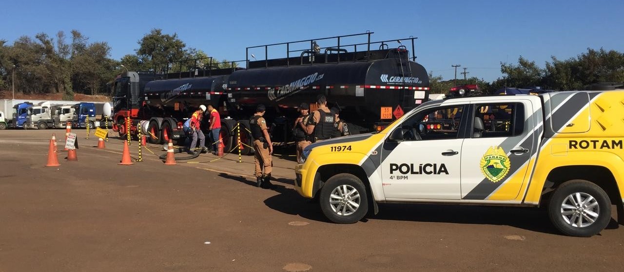 Polícia Militar escolta caminhões de combustíveis